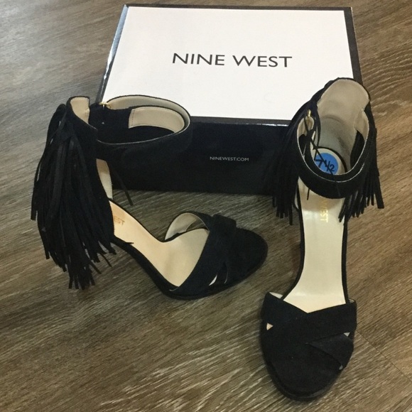New 7.5 Nine West black fringe open toe heals - Picture 3 of 7